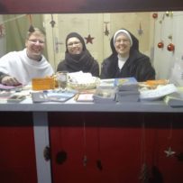 UPROSTRED VIANOČNÉHO ZHONU