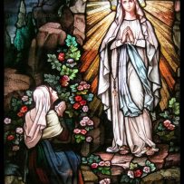 27.MÁJ – POSVÄTENIE LURDSKEJ JASKYNKY