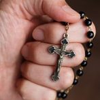 Modlitba posvätného ruženca je pre niekoho relax i modlitba hrdinov…