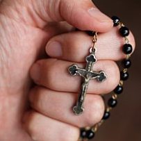 Modlitba posvätného ruženca je pre niekoho relax i modlitba hrdinov…